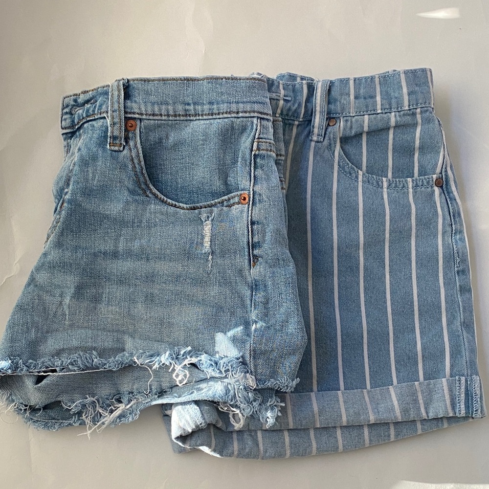 🎈$ 10 add on. GAP set. Light Blue Denim and Striped Shorts